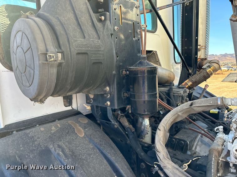 image for item DH8641 2005 Sterling  Condor refuse truck