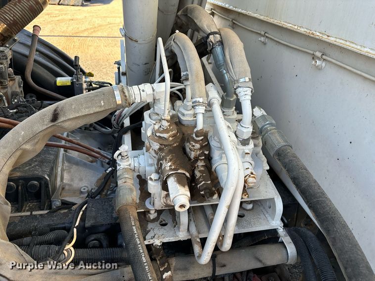 image for item DH8641 2005 Sterling  Condor refuse truck