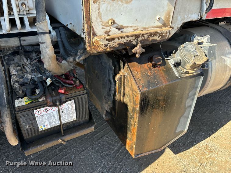 image for item DH8641 2005 Sterling  Condor refuse truck