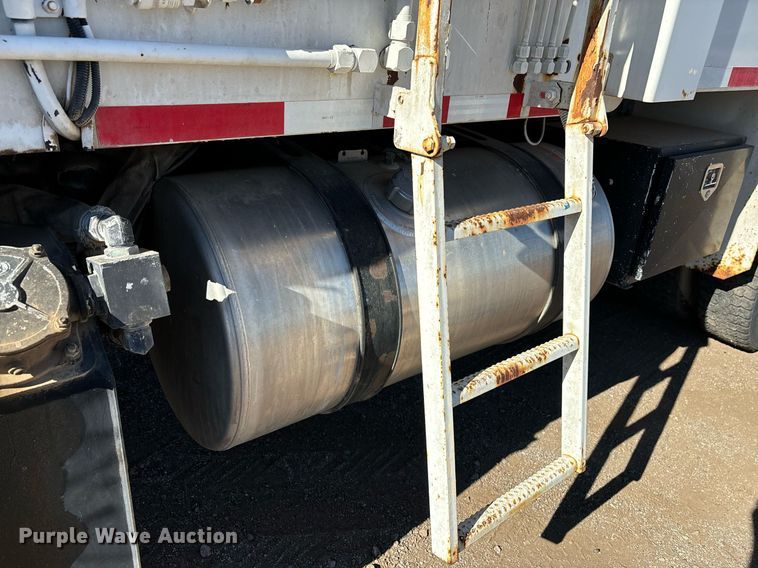 image for item DH8641 2005 Sterling  Condor refuse truck