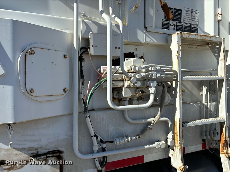 image for item DH8641 2005 Sterling  Condor refuse truck