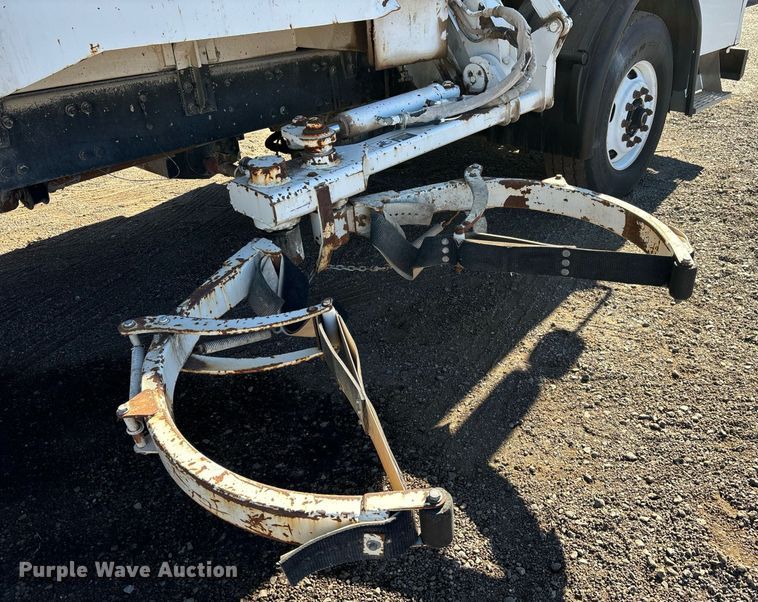 image for item DH8641 2005 Sterling  Condor refuse truck