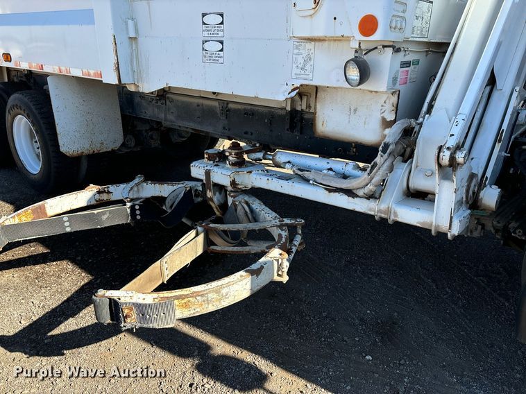 image for item DH8641 2005 Sterling  Condor refuse truck