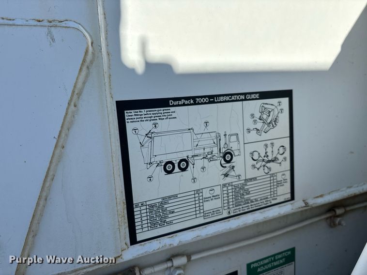 image for item DH8641 2005 Sterling  Condor refuse truck