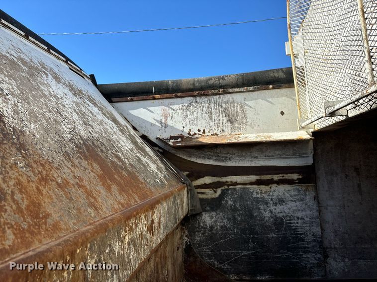 image for item DH8641 2005 Sterling  Condor refuse truck