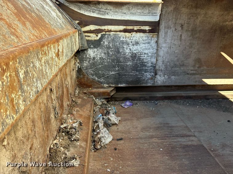 image for item DH8641 2005 Sterling  Condor refuse truck