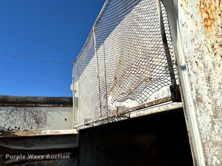 image for item DH8641 2005 Sterling  Condor refuse truck