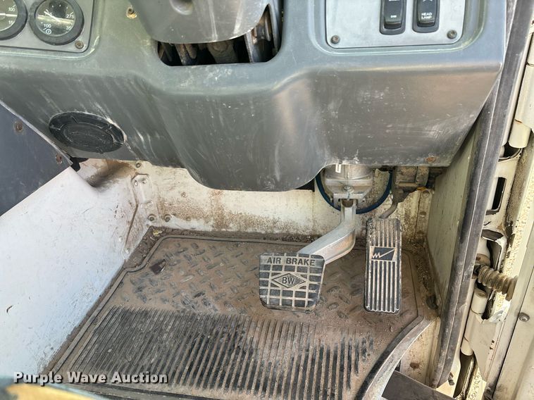 image for item DH8641 2005 Sterling  Condor refuse truck