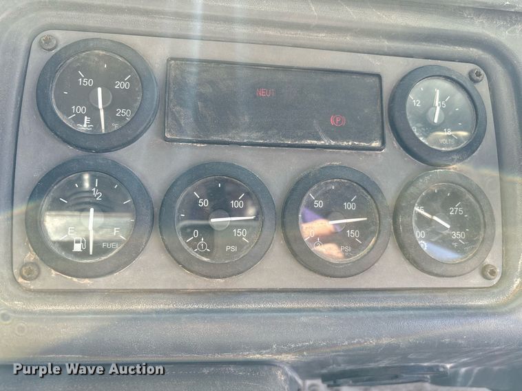 image for item DH8641 2005 Sterling  Condor refuse truck