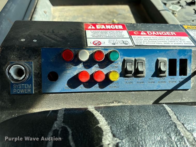 image for item DH8641 2005 Sterling  Condor refuse truck