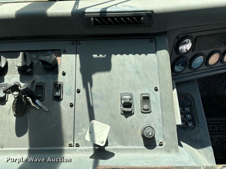 image for item DH8641 2005 Sterling  Condor refuse truck