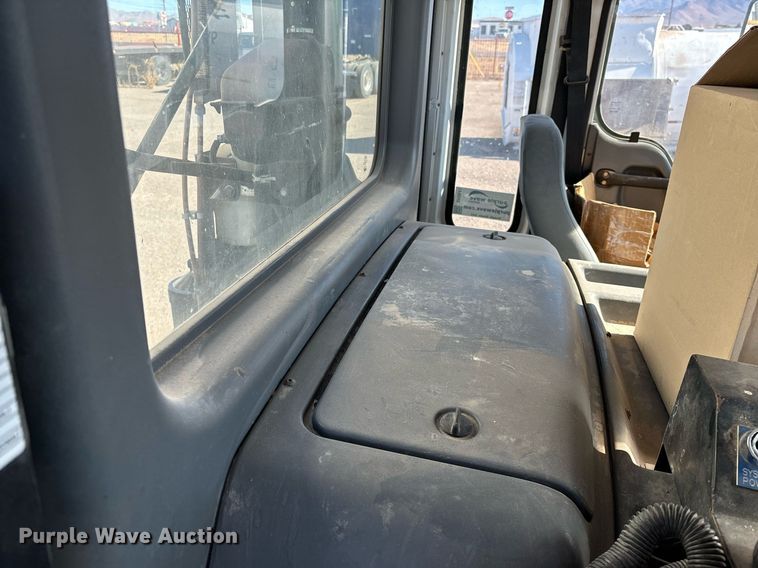 image for item DH8641 2005 Sterling  Condor refuse truck