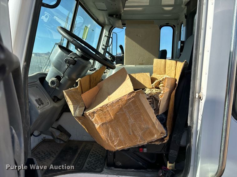 image for item DH8641 2005 Sterling  Condor refuse truck