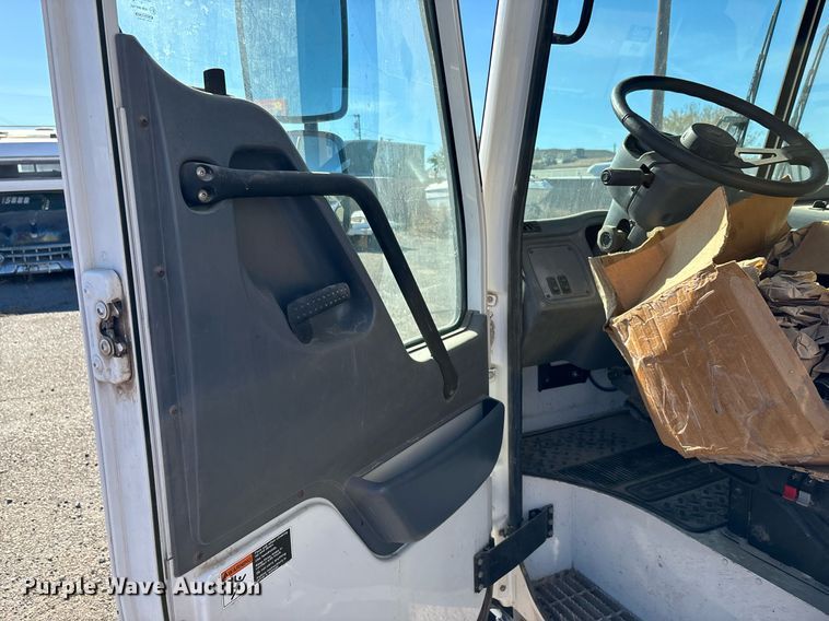 image for item DH8641 2005 Sterling  Condor refuse truck