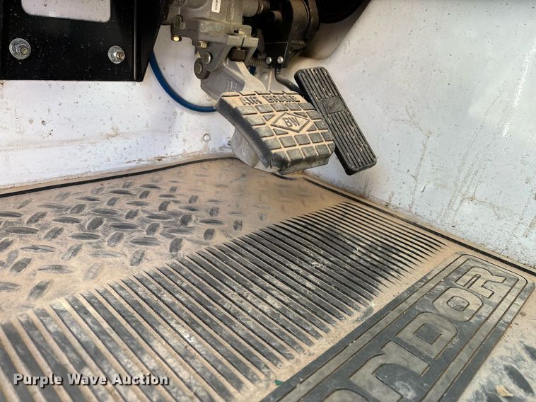 image for item DH8641 2005 Sterling  Condor refuse truck