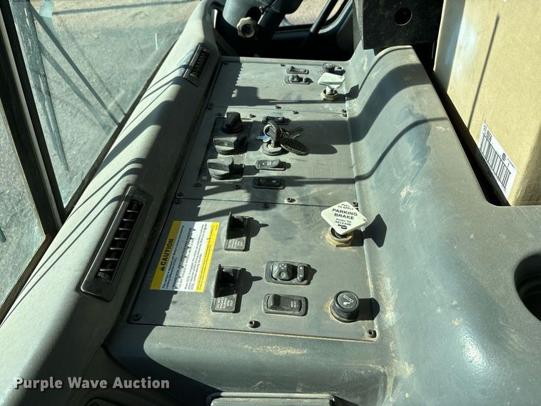 image for item DH8641 2005 Sterling  Condor refuse truck