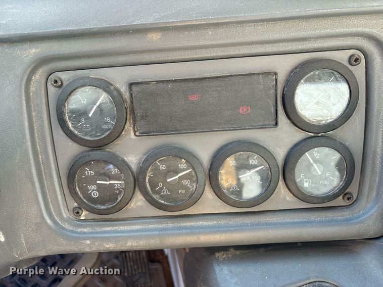 image for item DH8641 2005 Sterling  Condor refuse truck