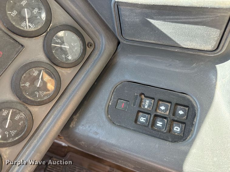 image for item DH8641 2005 Sterling  Condor refuse truck