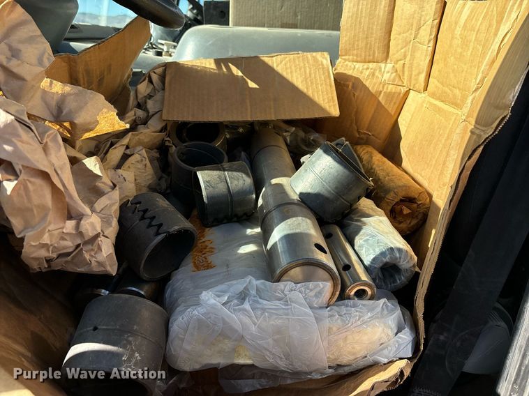 image for item DH8641 2005 Sterling  Condor refuse truck