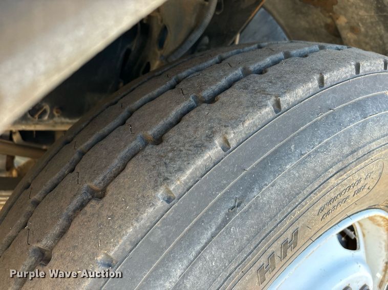 image for item DH8641 2005 Sterling  Condor refuse truck