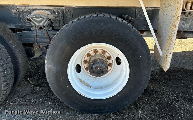 image for item DH8641 2005 Sterling  Condor refuse truck