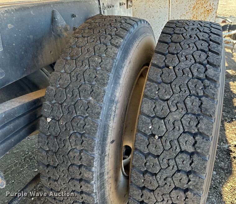 image for item DH8641 2005 Sterling  Condor refuse truck