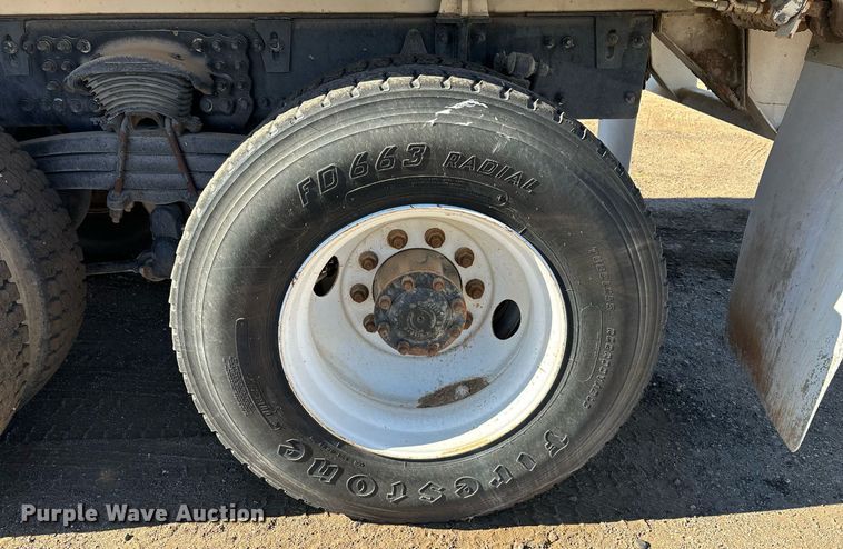 image for item DH8641 2005 Sterling  Condor refuse truck