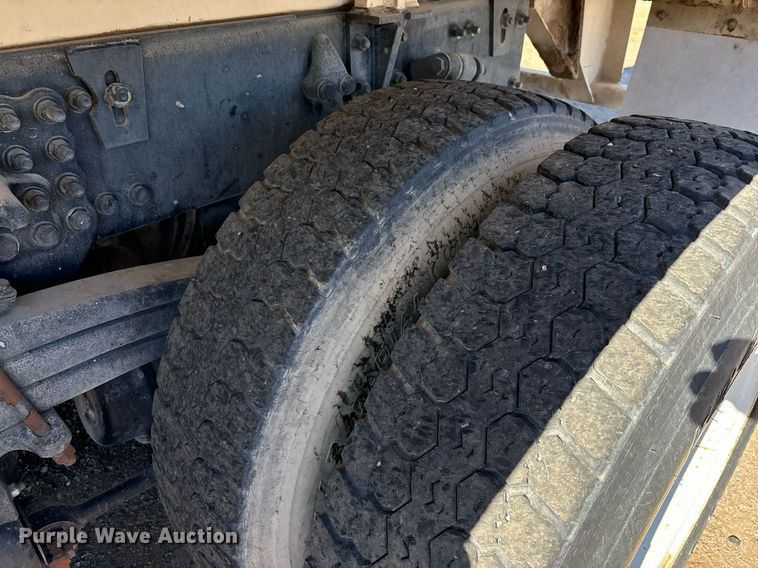 image for item DH8641 2005 Sterling  Condor refuse truck