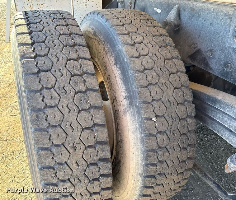 image for item DH8641 2005 Sterling  Condor refuse truck