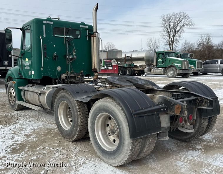 image for item DH9553 2005 Freightliner  Columbia  semi truck