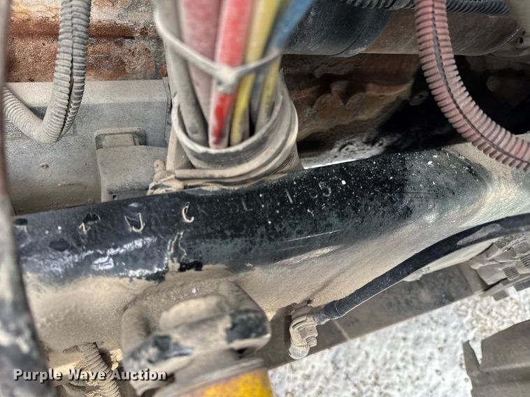 image for item DH9553 2005 Freightliner  Columbia  semi truck