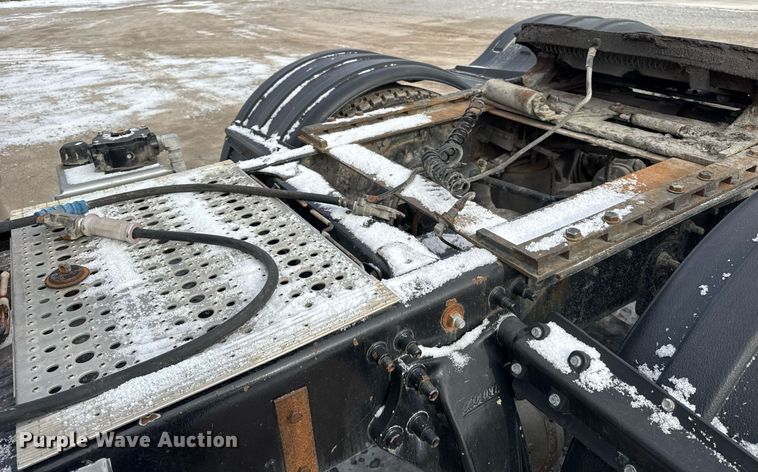 image for item DH9553 2005 Freightliner  Columbia  semi truck