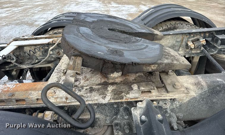 image for item DH9553 2005 Freightliner  Columbia  semi truck