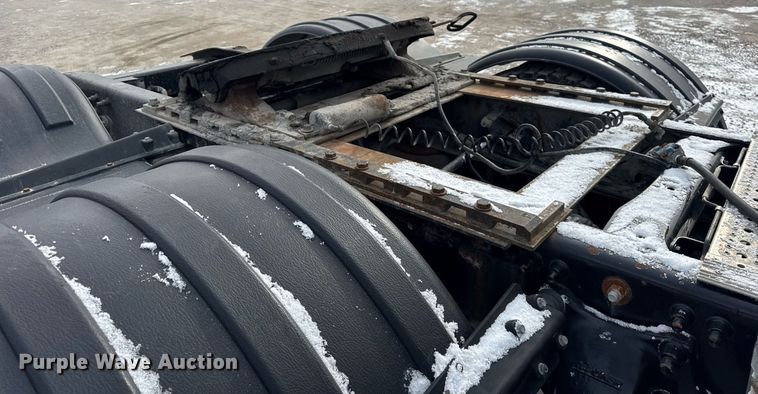 image for item DH9553 2005 Freightliner  Columbia  semi truck