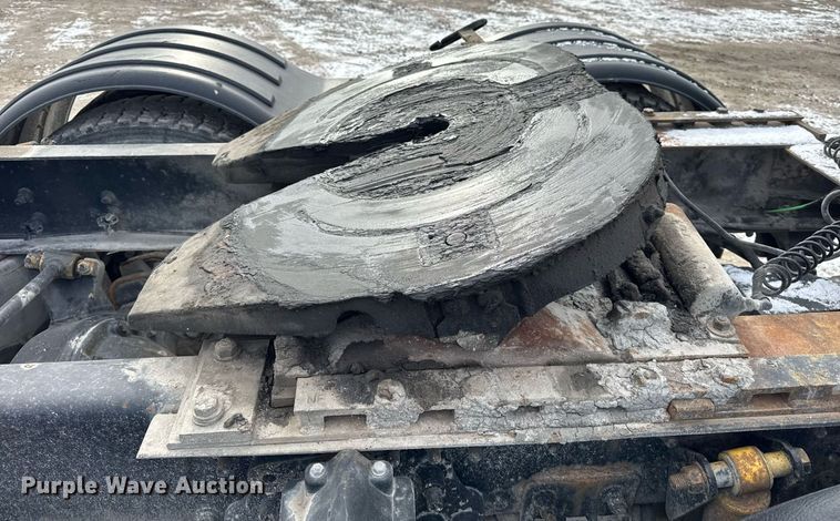 image for item DH9553 2005 Freightliner  Columbia  semi truck