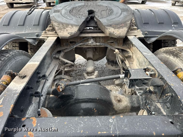 image for item DH9553 2005 Freightliner  Columbia  semi truck