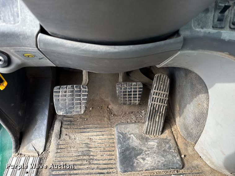 image for item DH9553 2005 Freightliner  Columbia  semi truck