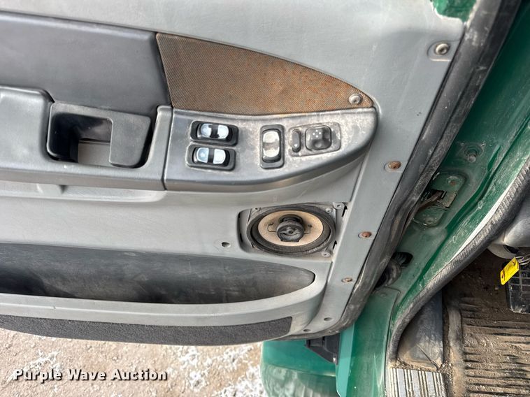 image for item DH9553 2005 Freightliner  Columbia  semi truck