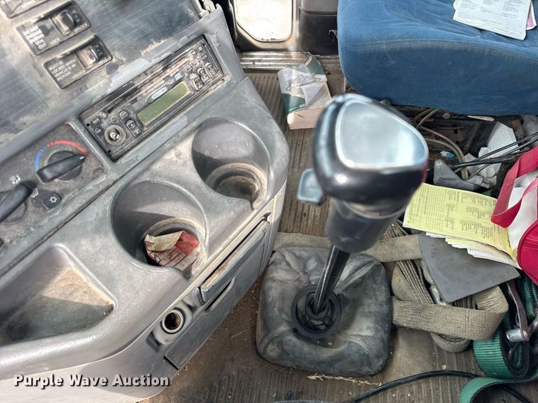 image for item DH9553 2005 Freightliner  Columbia  semi truck