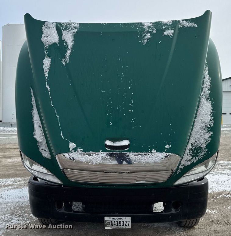 image for item DH9553 2005 Freightliner  Columbia  semi truck