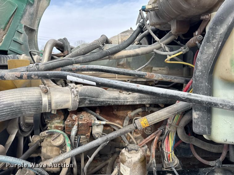 image for item DH9553 2005 Freightliner  Columbia  semi truck