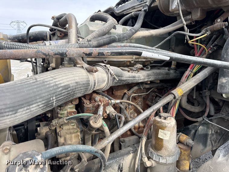 image for item DH9553 2005 Freightliner  Columbia  semi truck