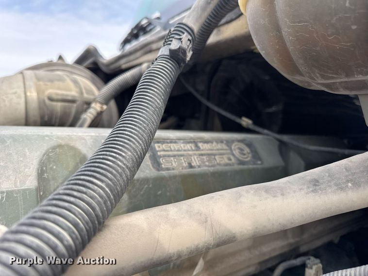 image for item DH9553 2005 Freightliner  Columbia  semi truck