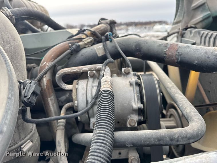 image for item DH9553 2005 Freightliner  Columbia  semi truck