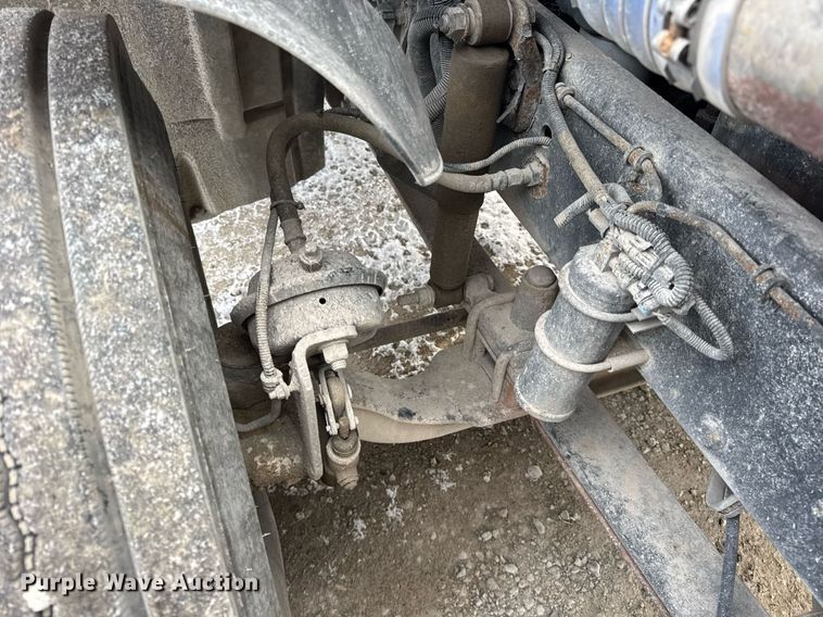 image for item DH9553 2005 Freightliner  Columbia  semi truck