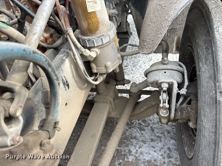 image for item DH9553 2005 Freightliner  Columbia  semi truck