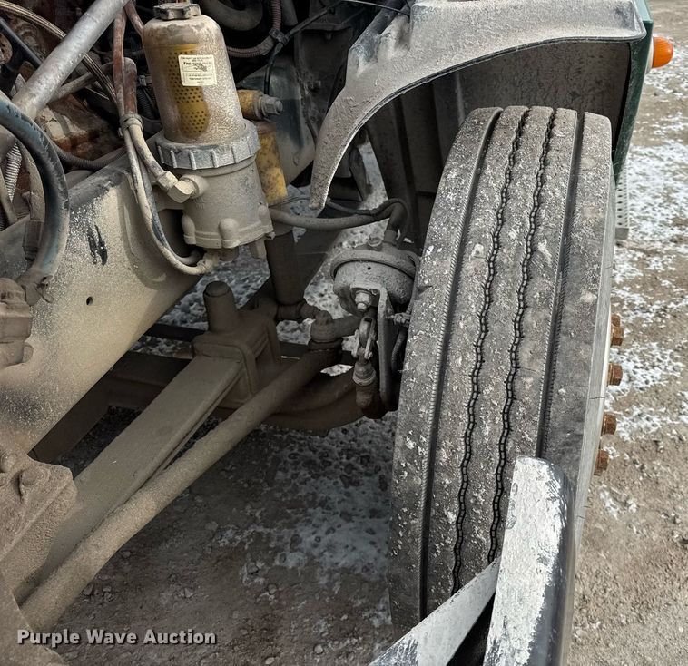 image for item DH9553 2005 Freightliner  Columbia  semi truck