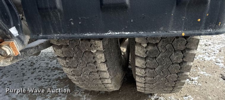 image for item DH9553 2005 Freightliner  Columbia  semi truck