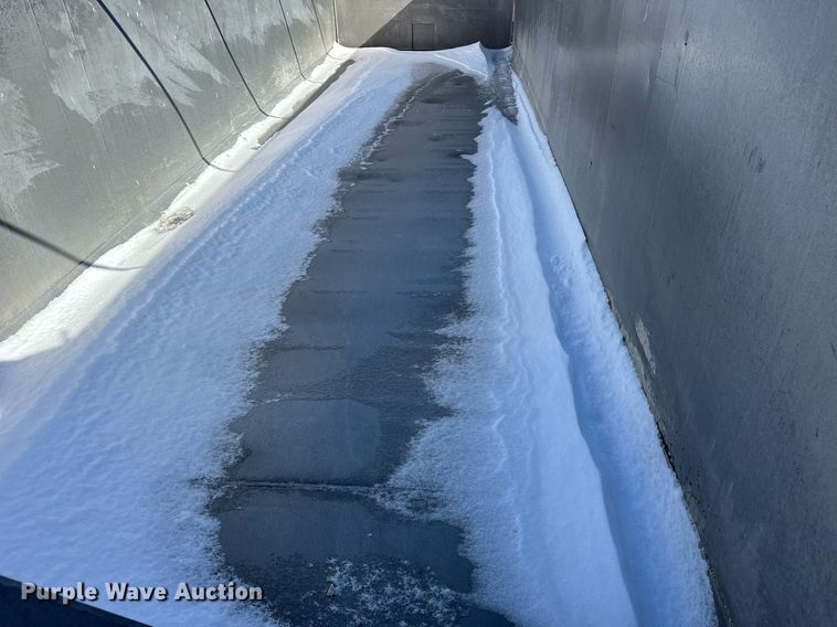 image for item DH9847 1995 East Trailer end dump trailer