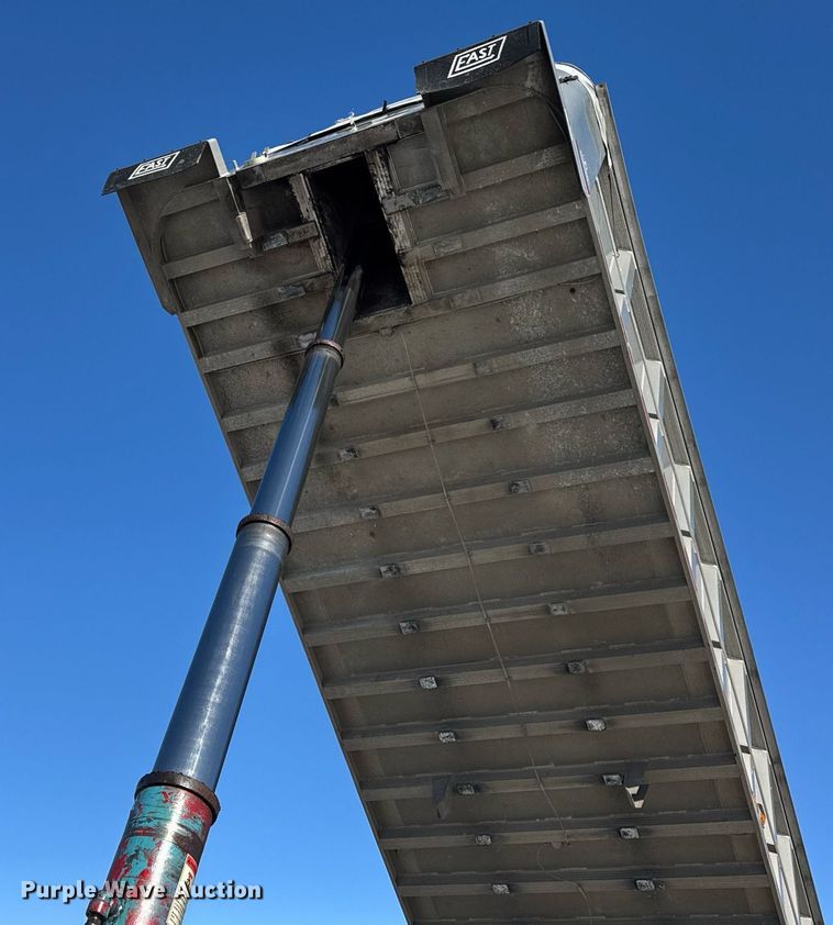 image for item DH9847 1995 East Trailer end dump trailer